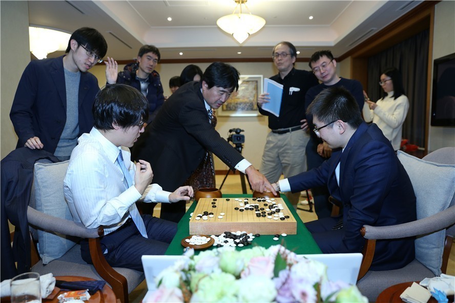 楊の8連勝阻止、日本チーム初勝利