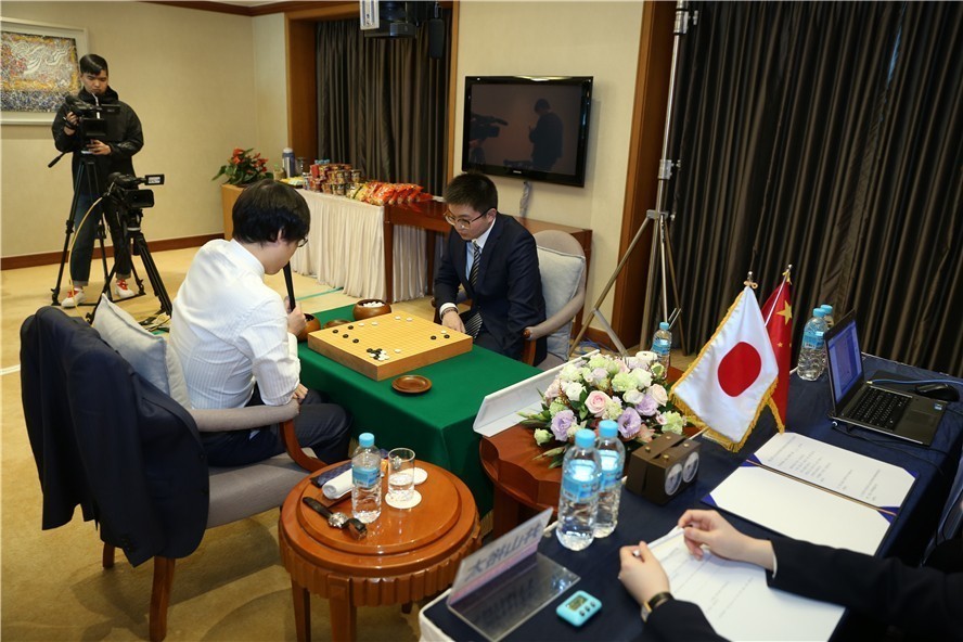 楊の8連勝阻止、日本チーム初勝利