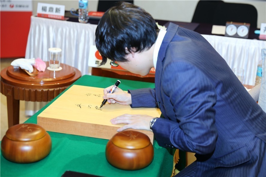 楊の8連勝阻止、日本チーム初勝利