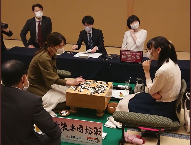 挑戦者の藤沢が先勝 第39期女流本因坊戦第1局
