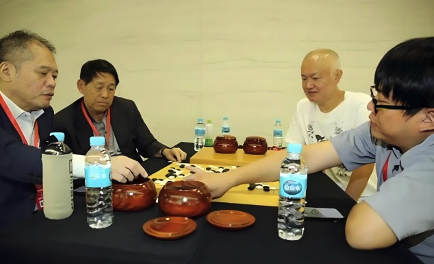 中野寛也九段、初戦で中国の曹大元九段に快勝