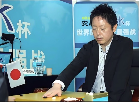 中野寛也九段、初戦で中国の曹大元九段に快勝