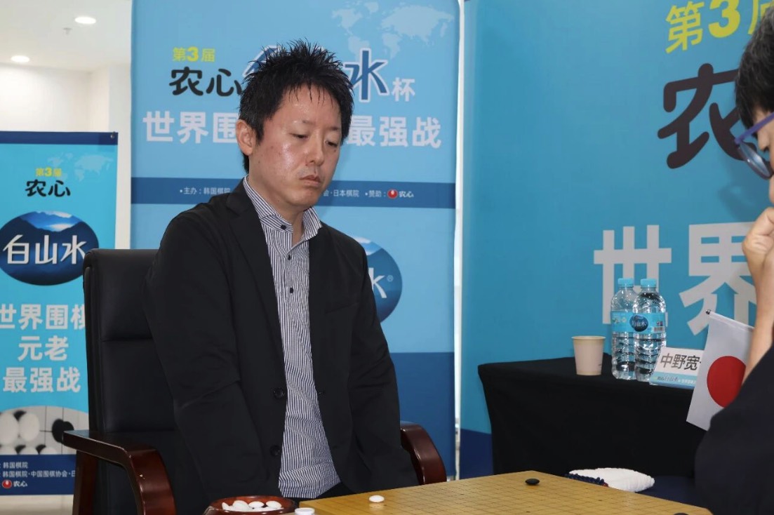 第3回農心白山水杯シニア第3戦 芮廼偉九段が中野寛也九段を下し、韓国の金鍾秀九段の挑戦を待つ