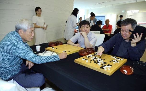 第3回農心白山水杯シニア第4戦 芮乃偉九段が金鐘洙九段を破り2連勝、山城宏九段があす登場