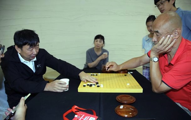 第3回農心白山水杯シニア第4戦 芮乃偉九段が金鐘洙九段を破り2連勝、山城宏九段があす登場