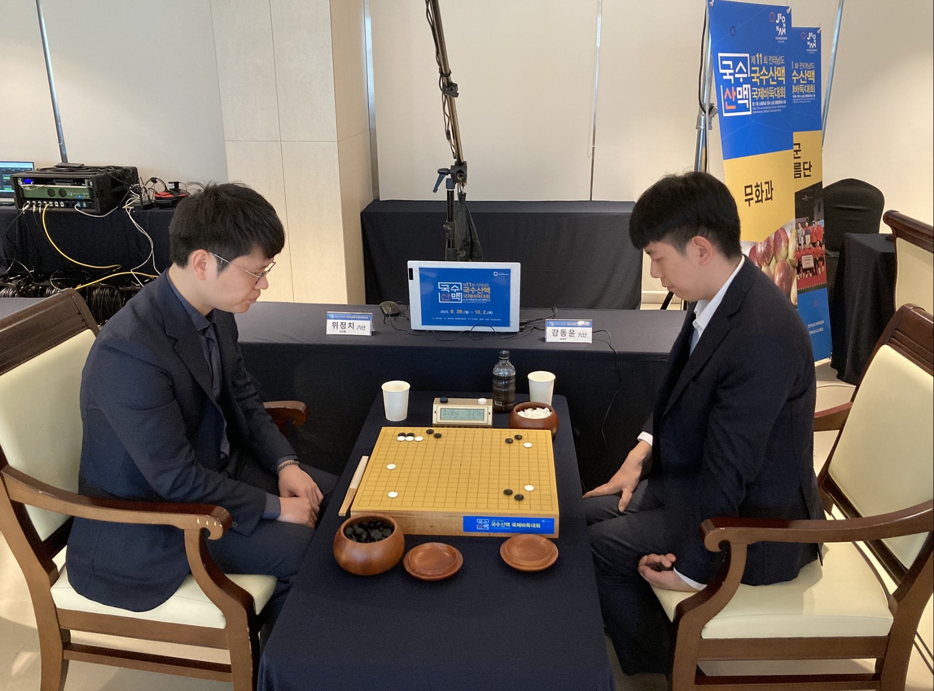 【第11回国手山脈世界プロ最強戦1回戦】(黒)福岡航太朗七段 対 安成浚九段(白)