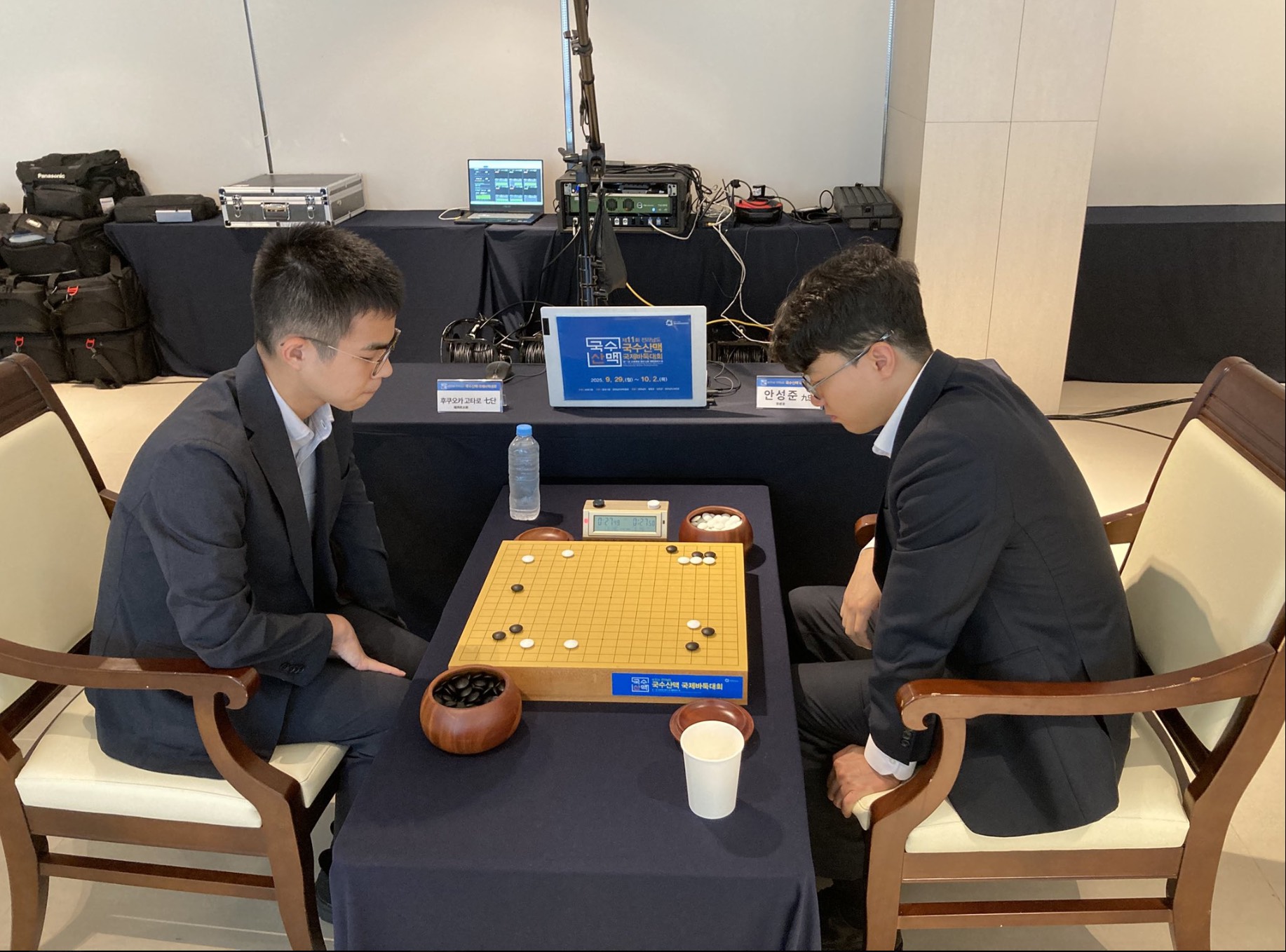 【第11回国手山脈世界プロ最強戦1回戦】(黒)福岡航太朗七段 対 安成浚九段(白)