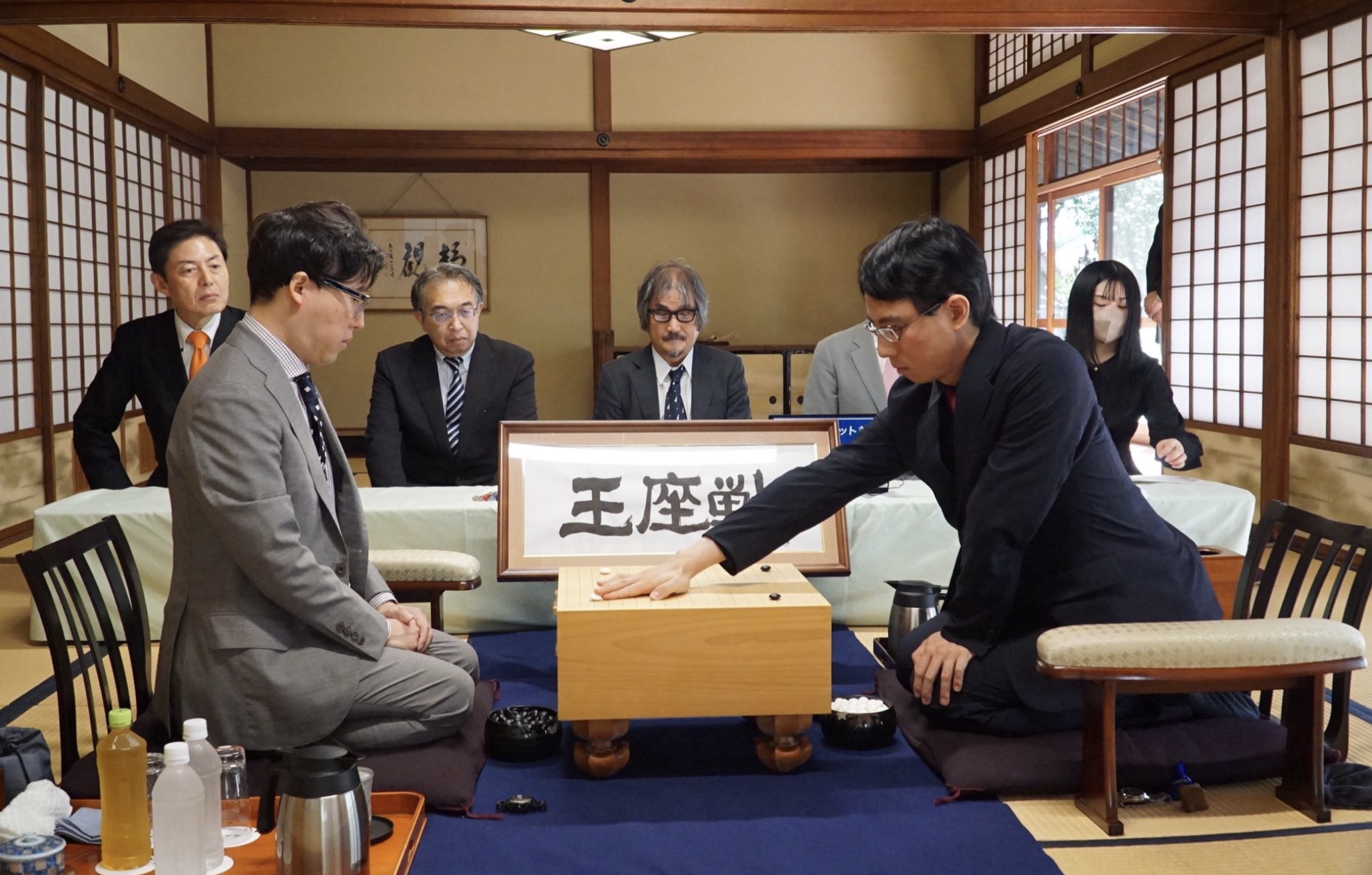 一力遼棋聖が先勝