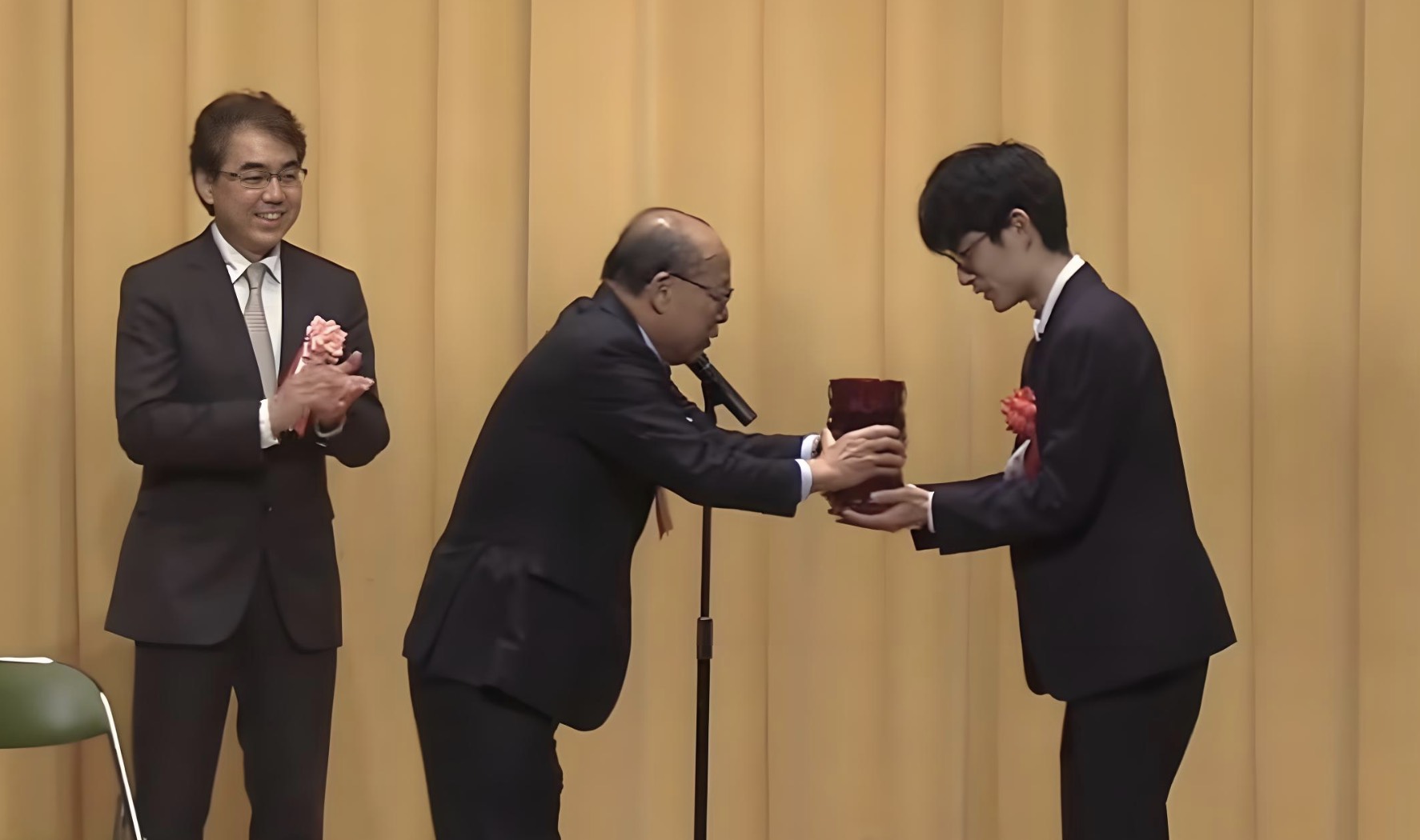 大西竜平七段が初優勝