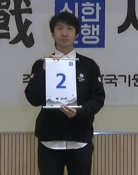 芝野虎丸九段が準々決勝進出、仲邑菫四段を下す