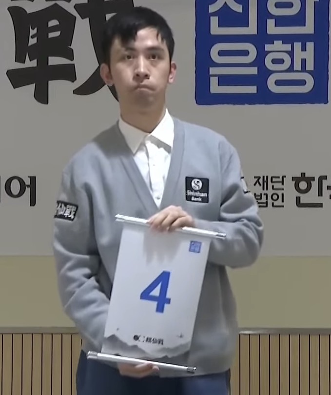 芝野虎丸九段が準々決勝進出、仲邑菫四段を下す