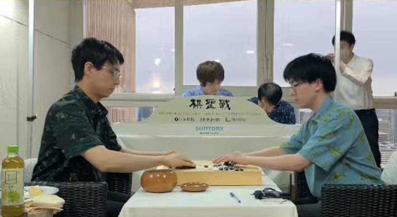 芝野虎丸十段が121手目を封じ、1日目終了 1日目の流れ