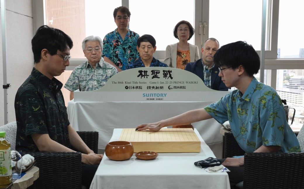 芝野虎丸十段が121手目を封じ、1日目終了 1日目の流れ