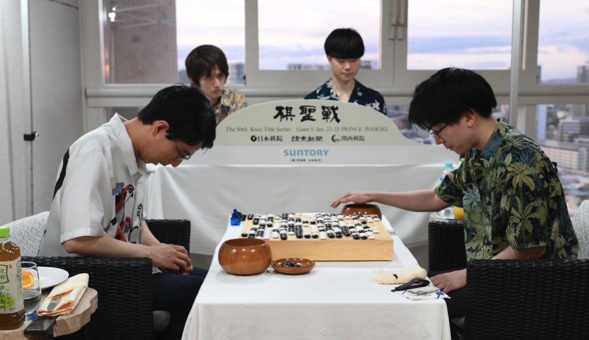 一力遼棋聖が先勝