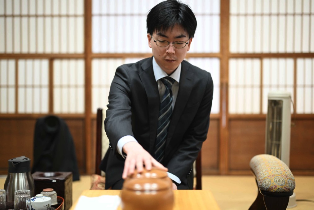 一力遼棋聖が111手目を封じ、1日目終了 1日目の流れ