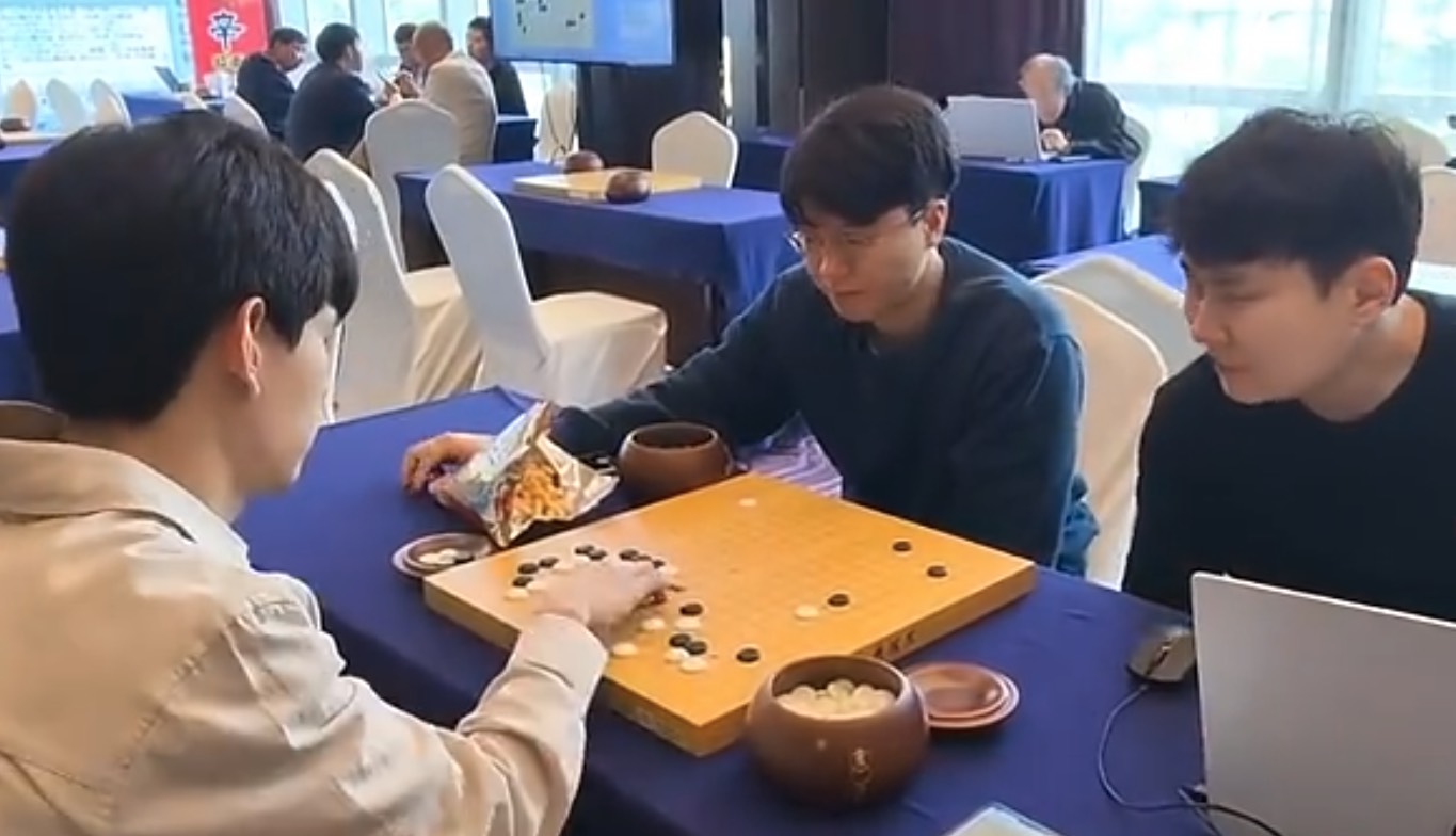 井山裕太九段が朴廷桓九段を下し2連勝、次戦は丁浩九段