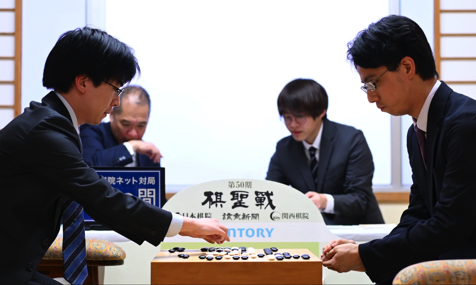 芝野虎丸十段が97手目を封じ、1日目終了 1日目の流れ