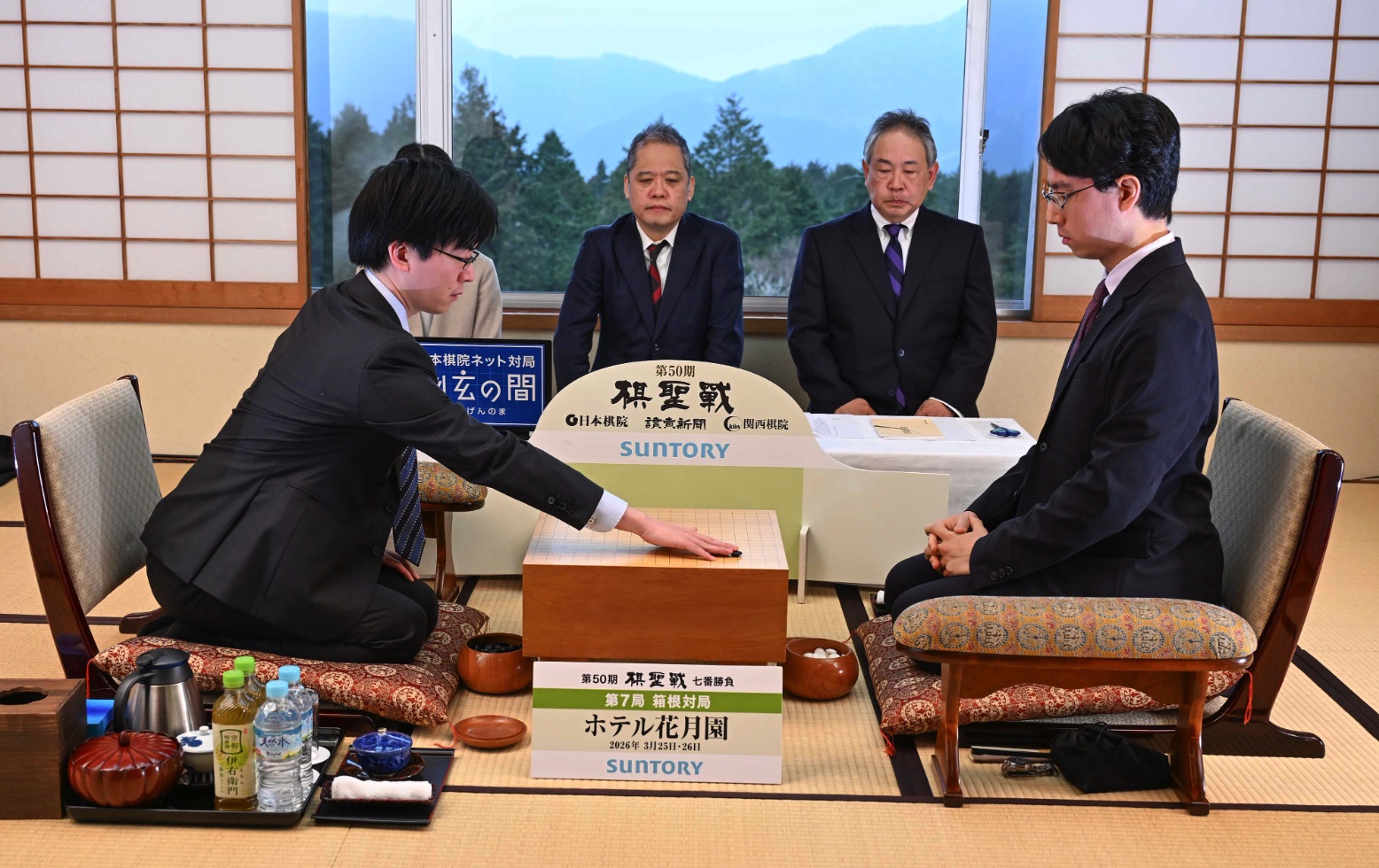 芝野虎丸十段が97手目を封じ、1日目終了 1日目の流れ