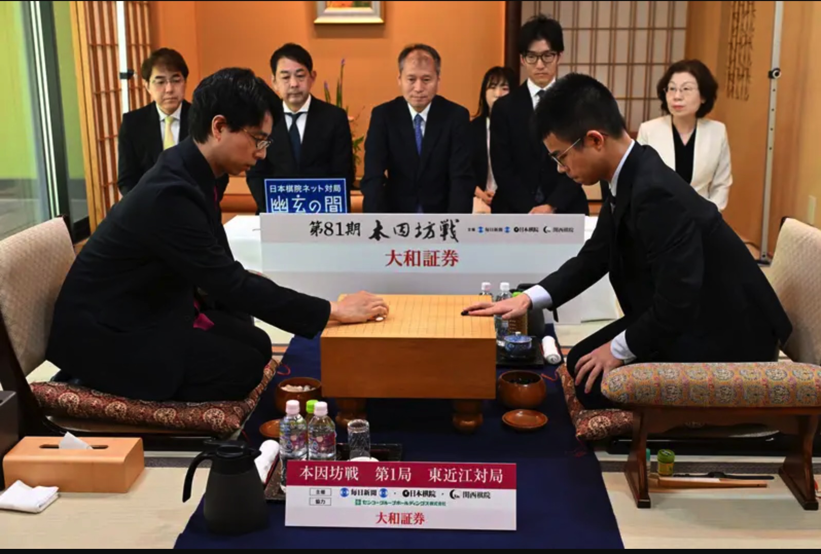 第81期本因坊戦第1局 挑戦者の福岡航太朗七段が先勝 