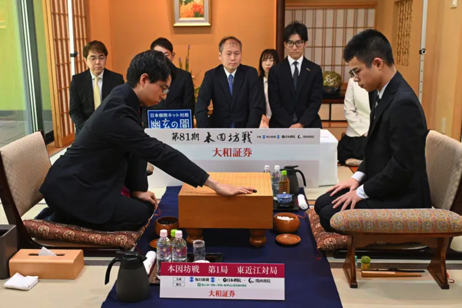 第81期本因坊戦第1局 挑戦者の福岡航太朗七段が先勝 