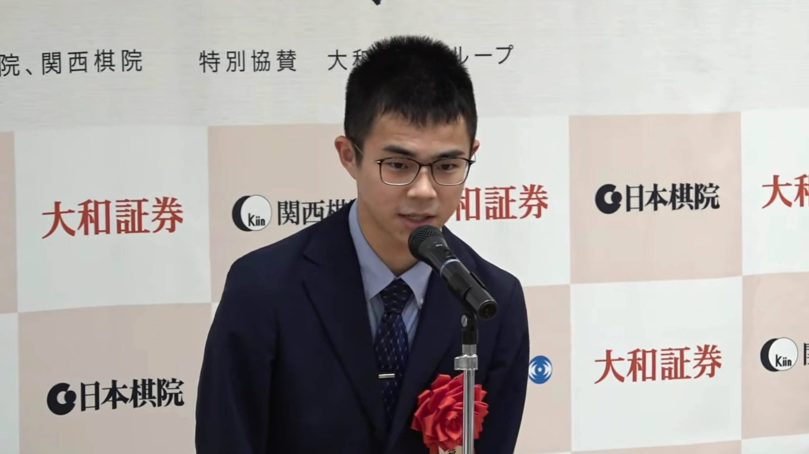 第81期本因坊戦第1局 挑戦者の福岡航太朗七段が先勝 