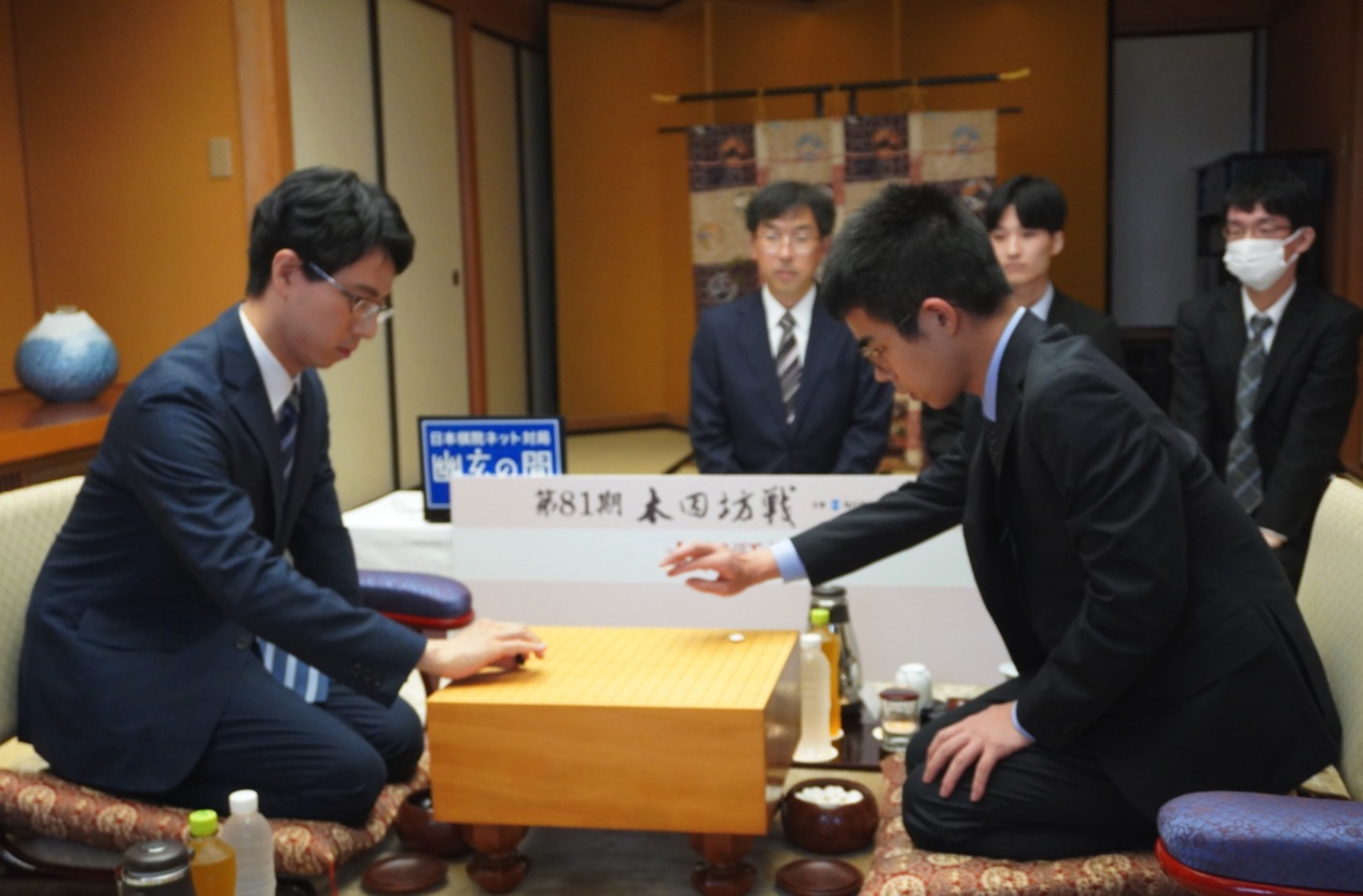 第81期本因坊戦第1局 挑戦者の福岡航太朗七段が先勝 