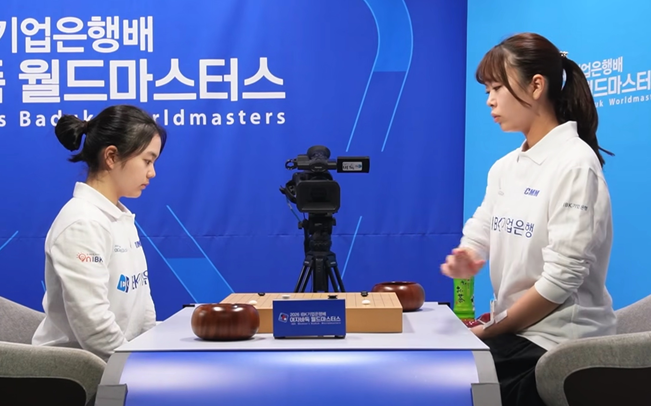 第1回IBK杯1回戦 | 仲邑菫六段が上野愛咲美六段との激戦を制す