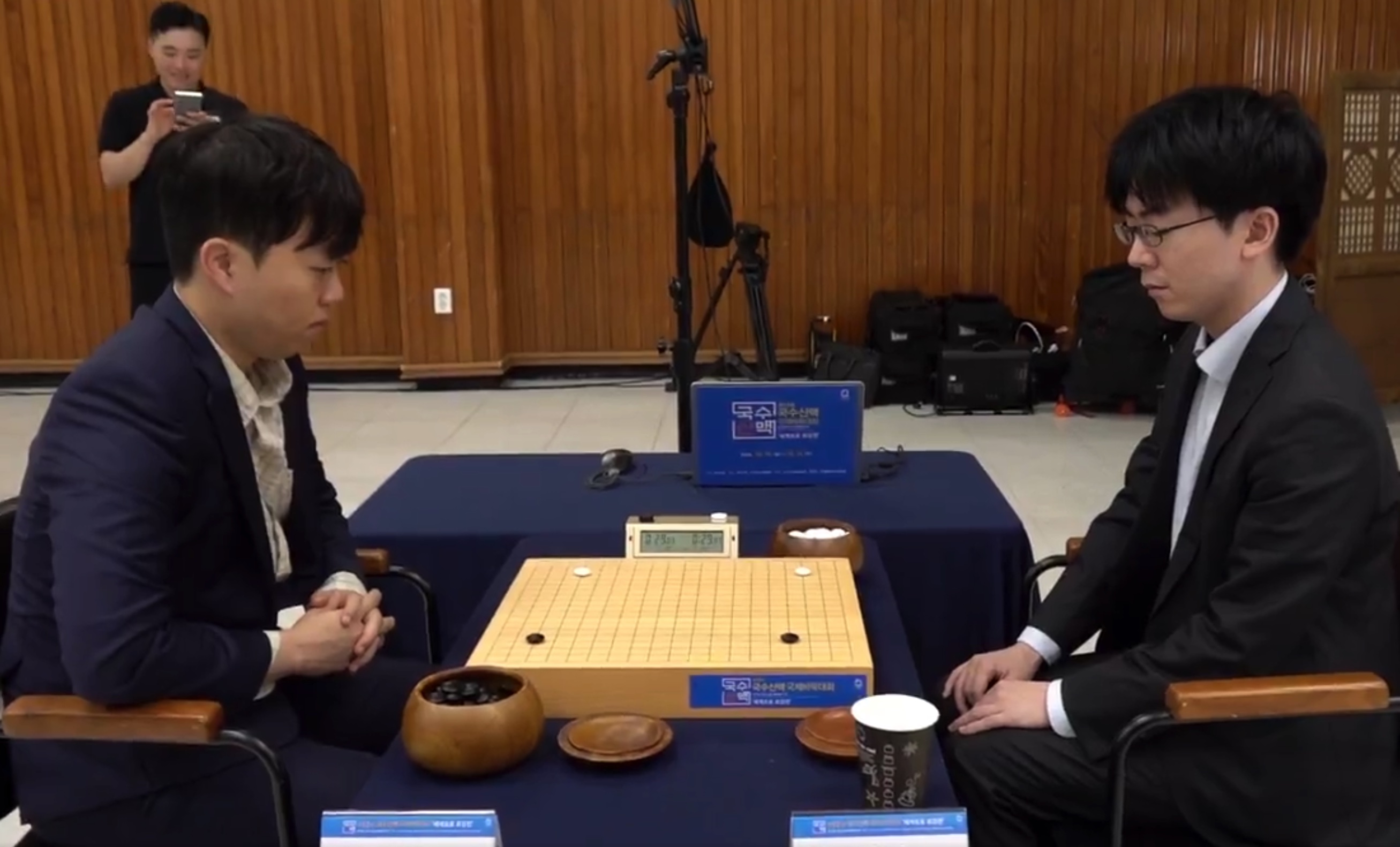第12回国手山脈杯 | 芝野虎丸九段・許家元九段が初戦突破
