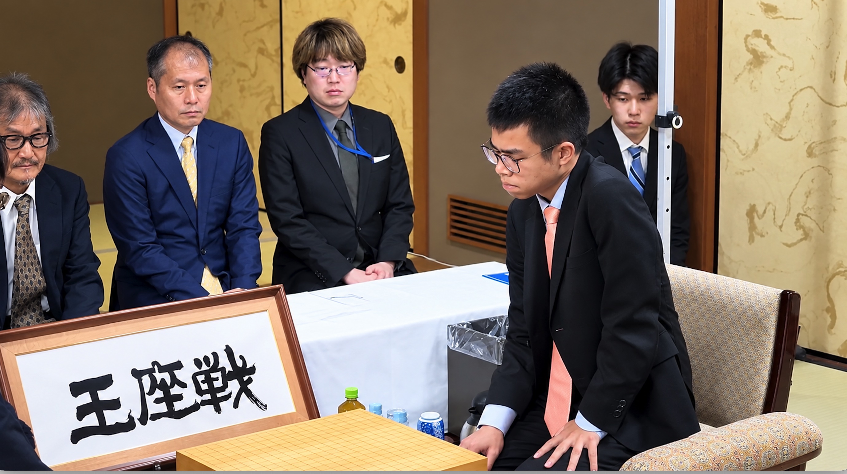 第74期王座戦五番勝負第1局 | 福岡航太朗本因坊が一力遼王座に先勝