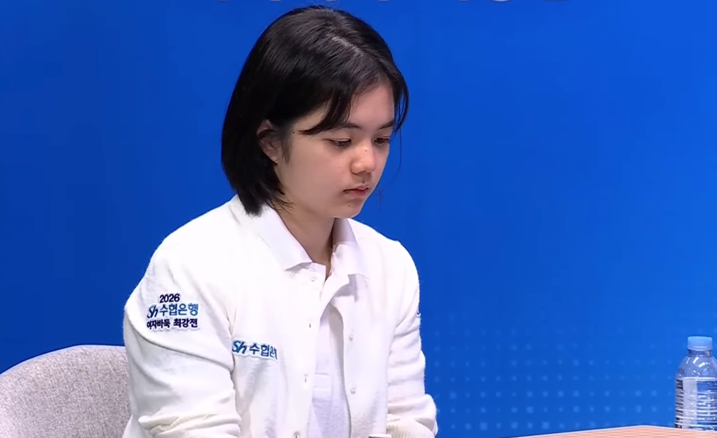 金恩持九段が仲邑菫六段に先勝 | 初代女王の座と優勝賞金1億ウォンを懸けた決勝五番勝負が開幕