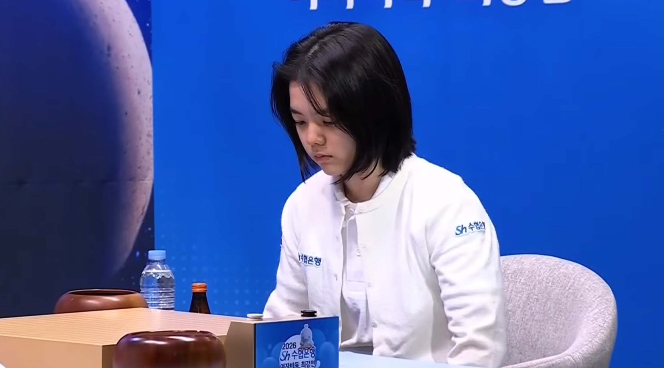 金恩持九段が仲邑菫六段に2連勝、優勝まであと1勝
